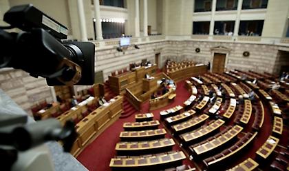 Υποχρεωτικός εμβολιασμός: Κατατίθεται άμεσα η ρύθμιση στη Βουλή - Τι θα περιλαμβάνει