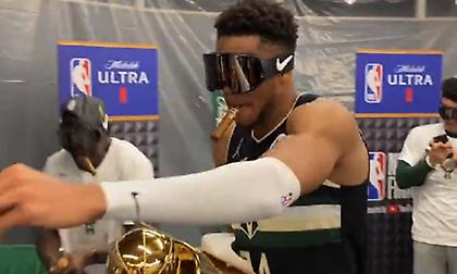 Ο Γιάννης μοίρασε πούρα στους συμπαίκτες του!