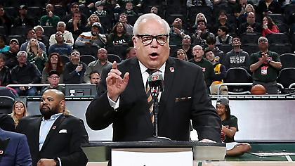 Τζιμ Πάσκε: O επί χρόνια εκφωνητής του γηπέδου των Μπακς αποθεώνει τον Γιάννη!