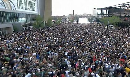Απίστευτο: Πάνω από 60 χιλ. φίλοι των Μπακς έξω από το γήπεδο