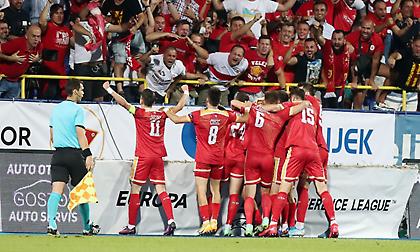 Κενά στη άμυνα της ΑΕΚ και 2-1 για τη Βελέζ