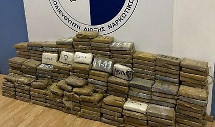 ΕΛ.ΑΣ: Βρέθηκαν 351 κιλά κοκαΐνης σε εμπορευματοκιβώτιο στο λιμάνι του Πειραιά