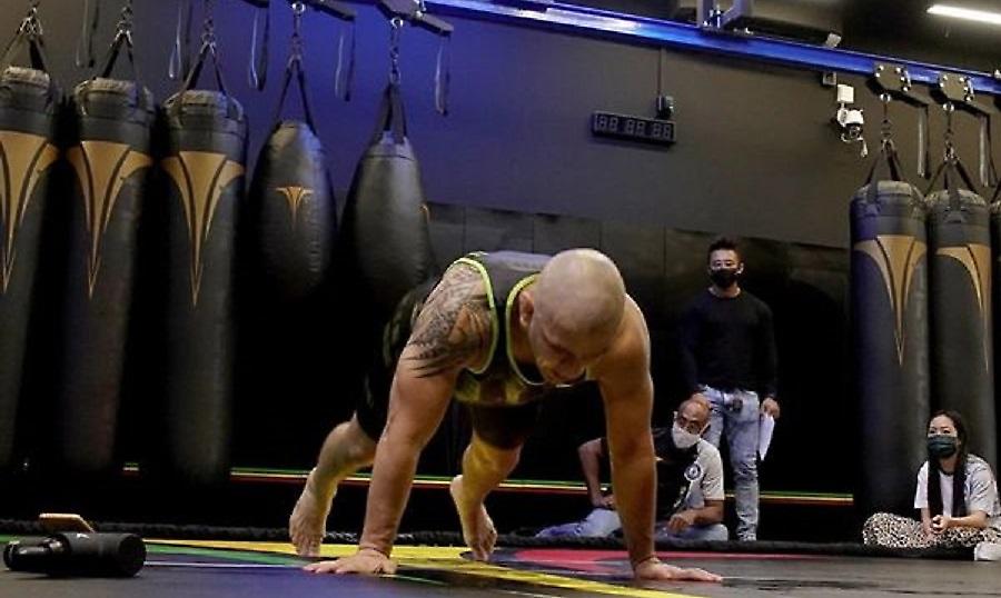 Βραζιλιάνος έκανε ρεκόρ Γκίνες με 951 Burpees σε μια ώρα για καλό σκοπό