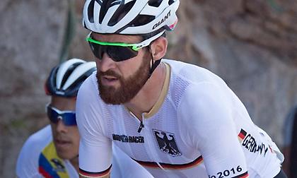 Θετικός ο ποδηλάτης Σιμόν Γκέσκε, χάνει τους αγώνες