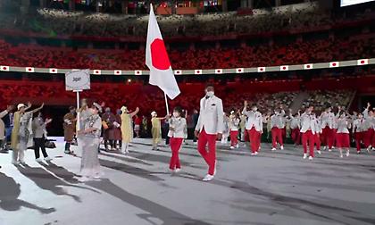 Η είσοδος της οικοδέσποινας Ιαπωνίας στην τελετή έναρξης