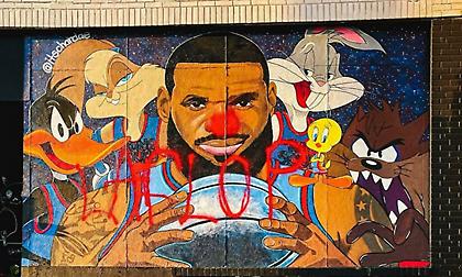 Βανδάλισαν γκράφιτι του Λεμπρόν στη γενέτειρά του