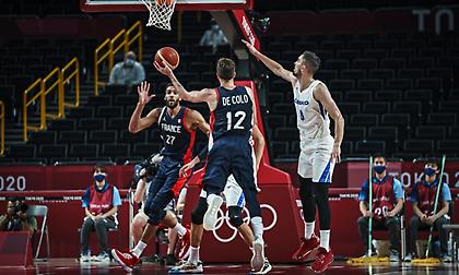 «Τυφώνας» Γαλλία… ισοπέδωσε την Τσεχία!