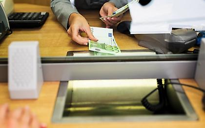 Υπό εξαφάνιση τα καταστήματα των ελληνικών τραπεζών
