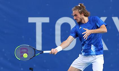 Επηρεάστηκε από τον τραυματισμό του και αποκλείστηκε ο Τσιτσιπάς