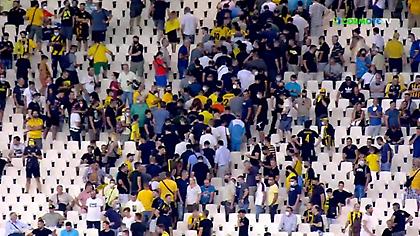 Μαζική αποχώρηση των οπαδών της ΑΕΚ μετά τον οδυνηρό αποκλεισμό!