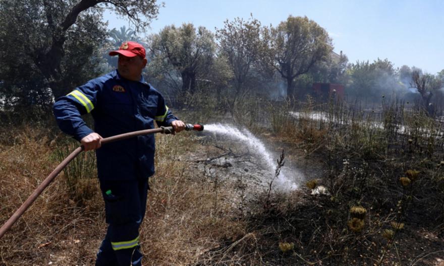 Φωτιά σε εξέλιξη στον Αλμυρό Βόλου
