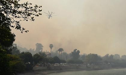 Φωτιά στην Αχαΐα: Άνοιξε η Εθνική Οδός Αθηνών – Πατρών