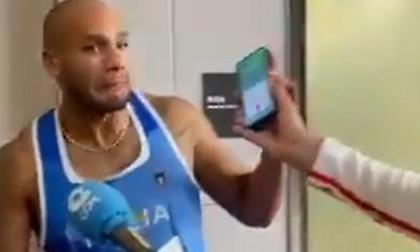 Ο Τζέικομπς διέκοψε τις live δηλώσεις του για να απαντήσει στο τηλέφωνο στον Ιταλό πρωθυπουργό