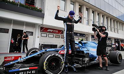 Επίπληξη στον Οκόν λίγη ώρα μετά τον θρίαμβό του στο ουγγρικό GP επειδή... πάρκαρε λάθος!