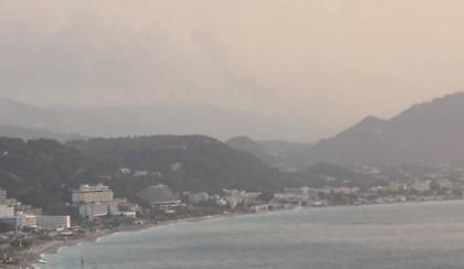 Φωτιά στη Ρόδο: Μήνυμα από το «112» για εκκένωση οικισμού