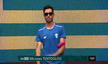 Έκλεψε την παράσταση και στην παρουσίασή του ο Τεντόγλου: Με γυαλιά ηλίου και... κίνηση anime!