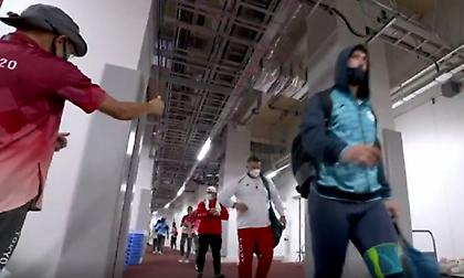 Τρομερός Ιάπωνας εθελοντής, ενθάρρυνε μόνος του τους αθλητές της σφυροβολίας!