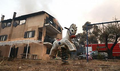 Βαρυμπόμπη: 80 καμένα σπίτια ο έως στιγμής απολογισμός από την καταστροφική φωτιά