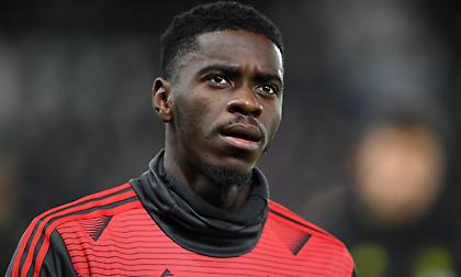 Ανανεώνει με Γιουνάιτεντ και πάει Άστον Βίλα ο Τουανζέμπε