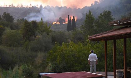 Συγκλονιστικό βίντεο: Xτυπούν οι καμπάνες στις Κεχριές για να εκκενωθεί το χωριό!