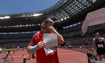 «Παππού, τα καταφέραμε»: Συγκίνηση για τον τρομερό Κράουζερ μετά το χρυσό με Ολυμπιακό ρεκόρ