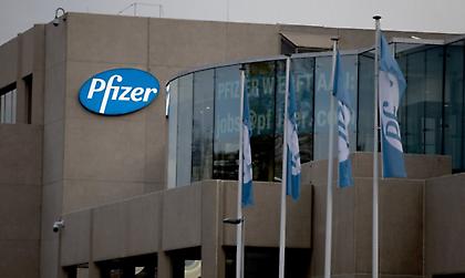 Η Pfizer θα απαιτήσει από τους εργαζομένούς της να εμβολιαστούν