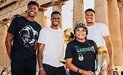 Στην Ακρόπολη με την κούπα οι Αντετοκούνμπο (pics)