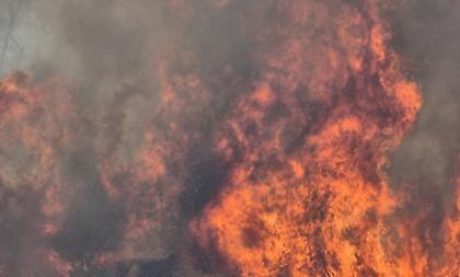 Μεγάλη φωτιά στη Μάνη και προληπτικές εκκενώσεις οικισμών