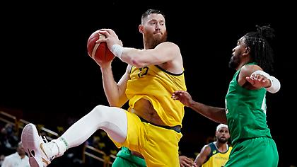 Εξακολουθεί να νοσηλεύεται σε νοσοκομείο του Τόκιο ο Μπέινς!