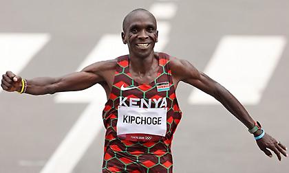 Θρίαμβος και νταμπλ για τον Κιπτσόγκε στον Μαραθώνιο