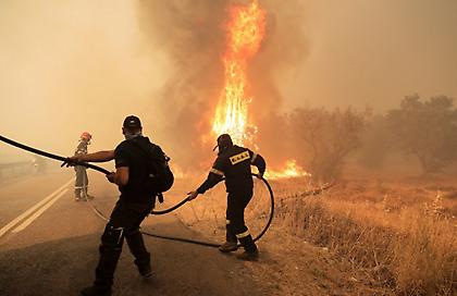 Νέα τροπή παίρνει η πυρκαγιά στη βόρεια Εύβοια: Aναζωπυρώθηκε το μέτωπο στο Ασμήνιο κοντά στο Πευκί!