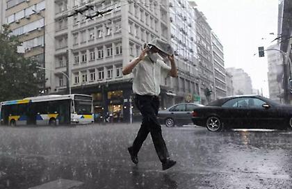 Και ο καιρός τρελάθηκε: Πού έρχονται καταιγίδες, συνιστάται προσοχή σε πυρόπληκτες περιοχές!