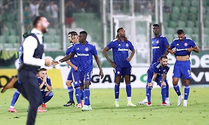 Η κριτική των παικτών του Ολυμπιακού: «Τρύπες» στα άκρα και... γκολ-δώρα