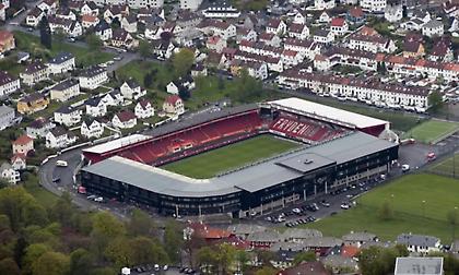 Μερακλήδες παίκτες της Μπραν ήπιαν και έκαναν σεξ στο… γήπεδο!