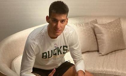 Καλή εμφάνιση, αλλά τραυματίστηκε στο ντεμπούτο του με τους Μπακς ο Καλαϊτζάκης