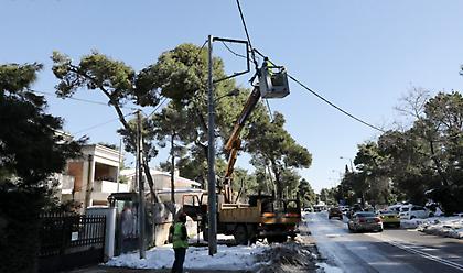 ΔΕΔΔΗΕ: Συνεχίζονται οι εργασίες αποκατάστασης - Οι περιοχές που παραμένουν χωρίς ρεύμα