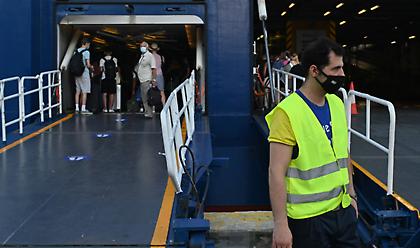Κορωνοϊός: Ανησυχία για νησιά- Προς νέα μέτρα και υποχρεωτικά rapid test μετά τις διακοπές