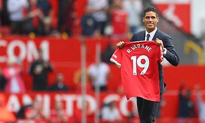 Επίσημο: Στη Μάντσεστερ Γιουνάιτεντ ο Βαράν - Παρουσιάστηκε στο «Ολντ Τράφορντ»