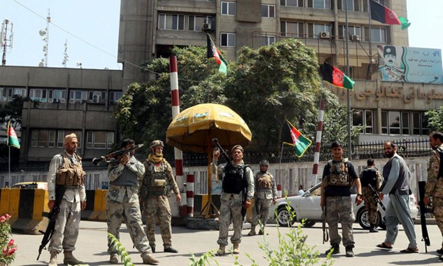 Καταρρέει η αφγανική κυβέρνηση, σκηνές χάους στην Καμπούλ ...