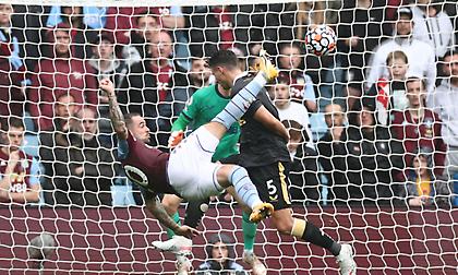 Τρελό «παστέλι» με ανάποδο ψαλίδι από τον Ινγκς!