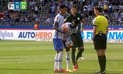 Σέλκε και Λουκεμπάκιο διαφώνησαν για το ποιος θα εκτελέσει πέναλτι!