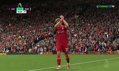 Στο «πόδι» το Άνφιλντ για standing ovation στον Κώστα Τσιμίκα!