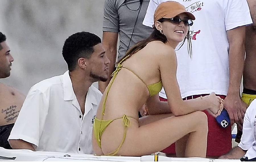 Μπούκερ και Κένταλ Τζένερ σε διακοπές στην Ιταλία (pics)