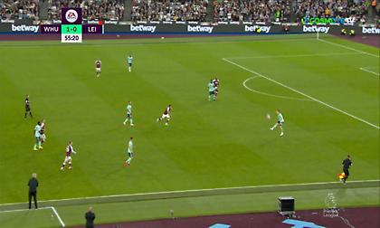 Τραγικό λάθος και... 2-0 η Γουέστ Χαμ - Μείωσε με Τίλεμανς η Λέστερ