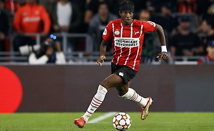 «Έδεσε» τον Μαντουέκε η PSV Αϊντχόφεν