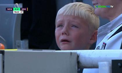 Ο Γουόρντ-Πράους ισοφάρισε στο 97' και έφερε... δάκρυα σε πιτσιρίκο οπαδό της Νιουκάστλ