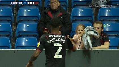 Η πιτσιρίκα και η... ζακέτα που έγινε πετσέτα έκτακτης ανάγκης!