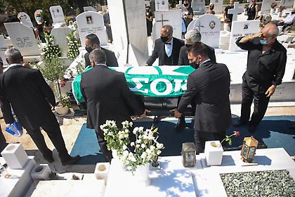 Άκης Τσοχατζόπουλος: Συγγενείς και φίλοι τον αποχαιρέτησαν για τελευταία φορά (pics)