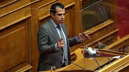 Πλεύρης για ανεμβολίαστους υγειονομικούς: O νόμος εφαρμόζεται