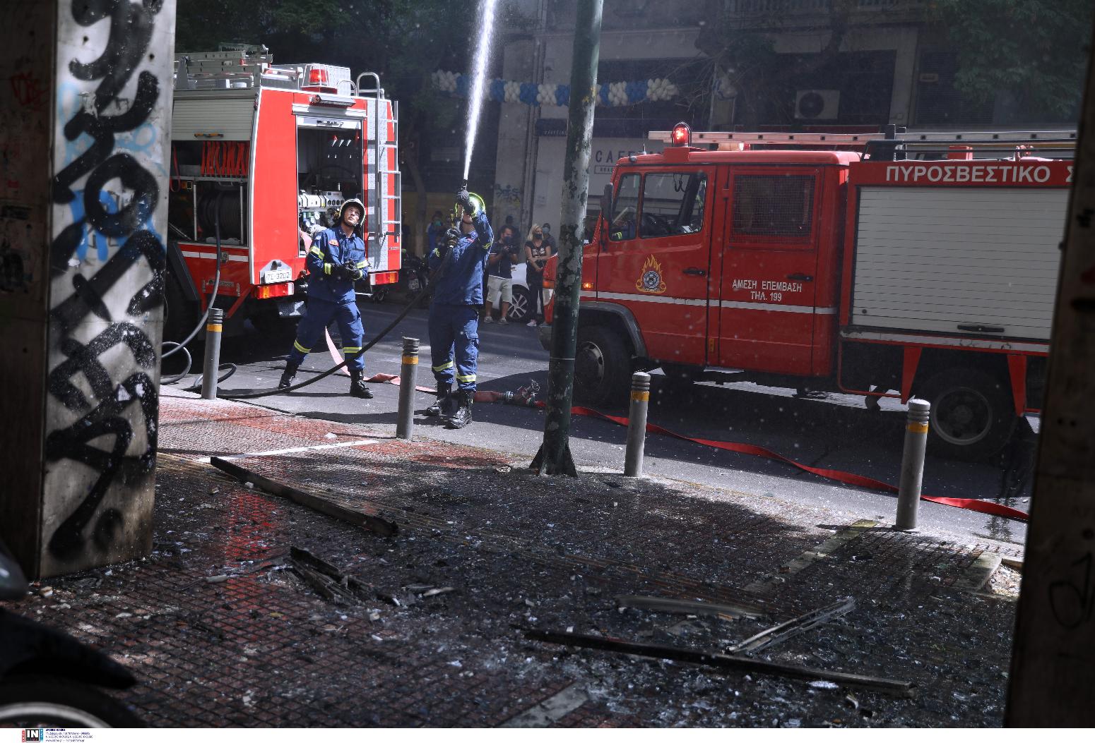 Φωτιά σε κτίριο στο κέντρο της Αθήνας